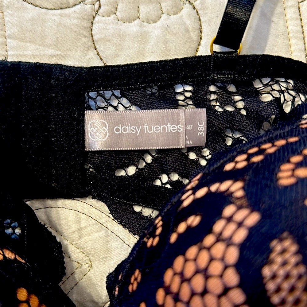 Daisy Fuentes Intimates NWOT Wire Free black lace Bra 38C and panty L set. - Picture 4 of 9